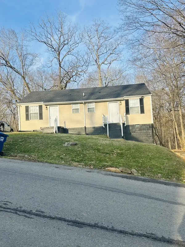 924 Woody Hills Dr, Clarksville, TN 37040