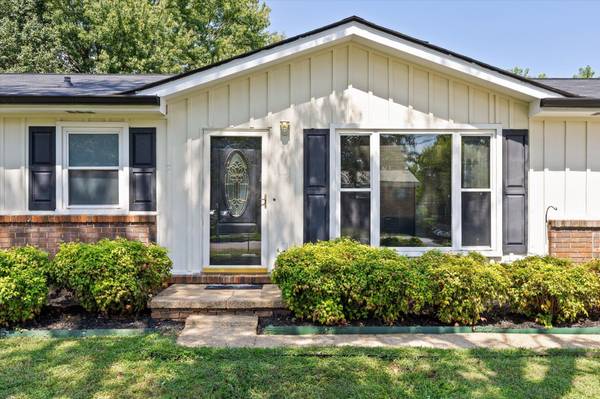 1389 Meadowood Drive, Hixson, TN 37343