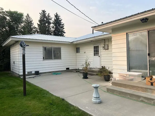 1518 Columbia Ave, Bridgeport, WA 98813