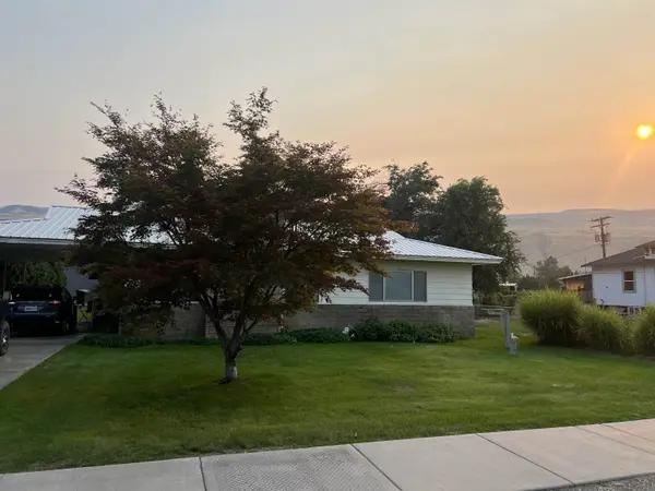 1518 Columbia Ave, Bridgeport, WA 98813