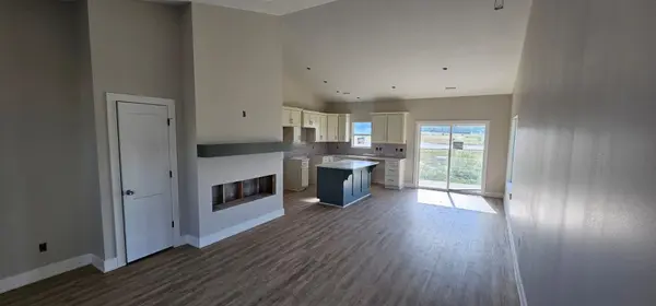 1629 Midway Ct., Valley Center, KS 67147