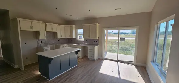 1629 Midway Ct., Valley Center, KS 67147