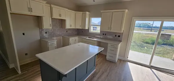 1629 Midway Ct., Valley Center, KS 67147