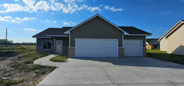 1621 Midway Ct., Valley Center, KS 67147