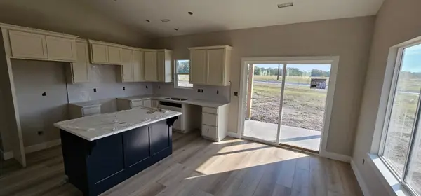 1630 Midway Ct., Valley Center, KS 67147