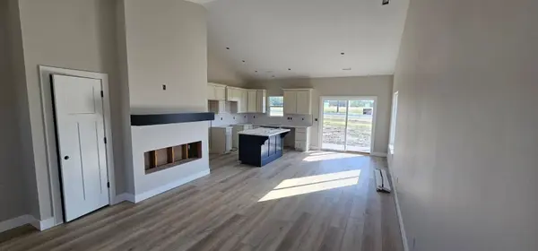 1630 Midway Ct., Valley Center, KS 67147