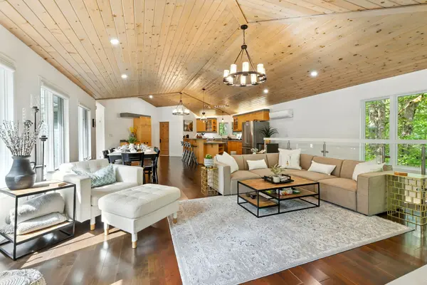 1060 North Kahshe Lake RD, Gravenhurst, ON P0E 1G0