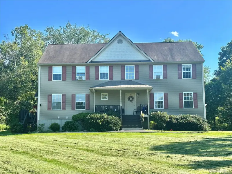 2 Bel Air DR #1, Wallkill, NY 12589