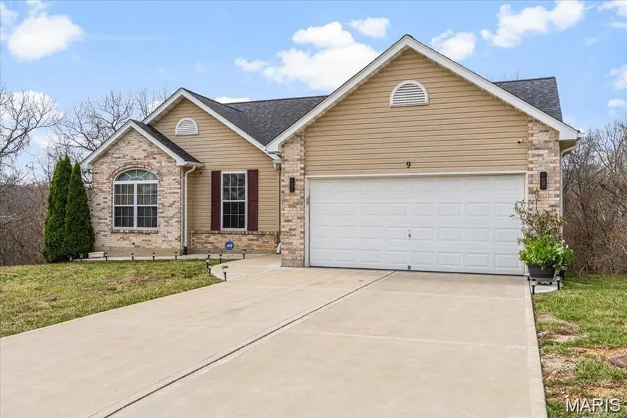 9 Amber Ridge CT, High Ridge, MO 63049