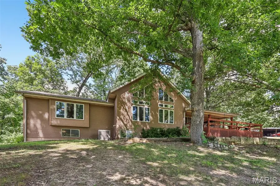 11706 Walshville TRL, Hillsboro, IL 62049