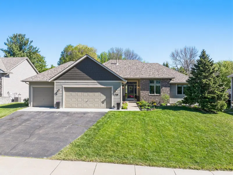 719 Eastridge DR, Northfield, MN 55057