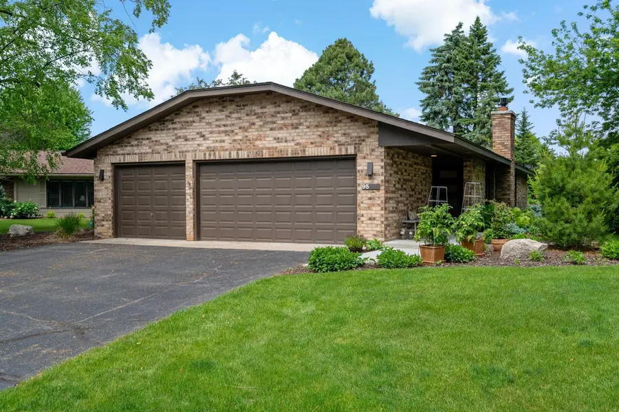 95 Holly LN N, Plymouth, MN 55447