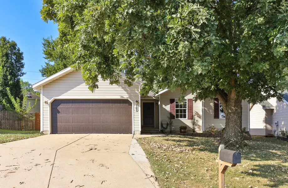 762 W Juniper LN, Nixa, MO 65714