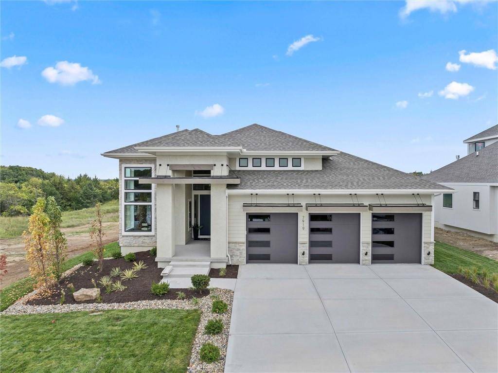 7919 Round Prairie ST, Shawnee, KS 66220