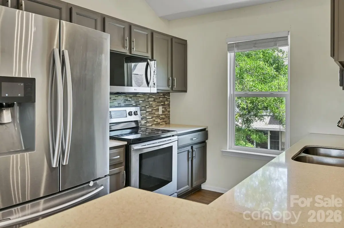 85 Rotunda CIR, Asheville, NC 28806