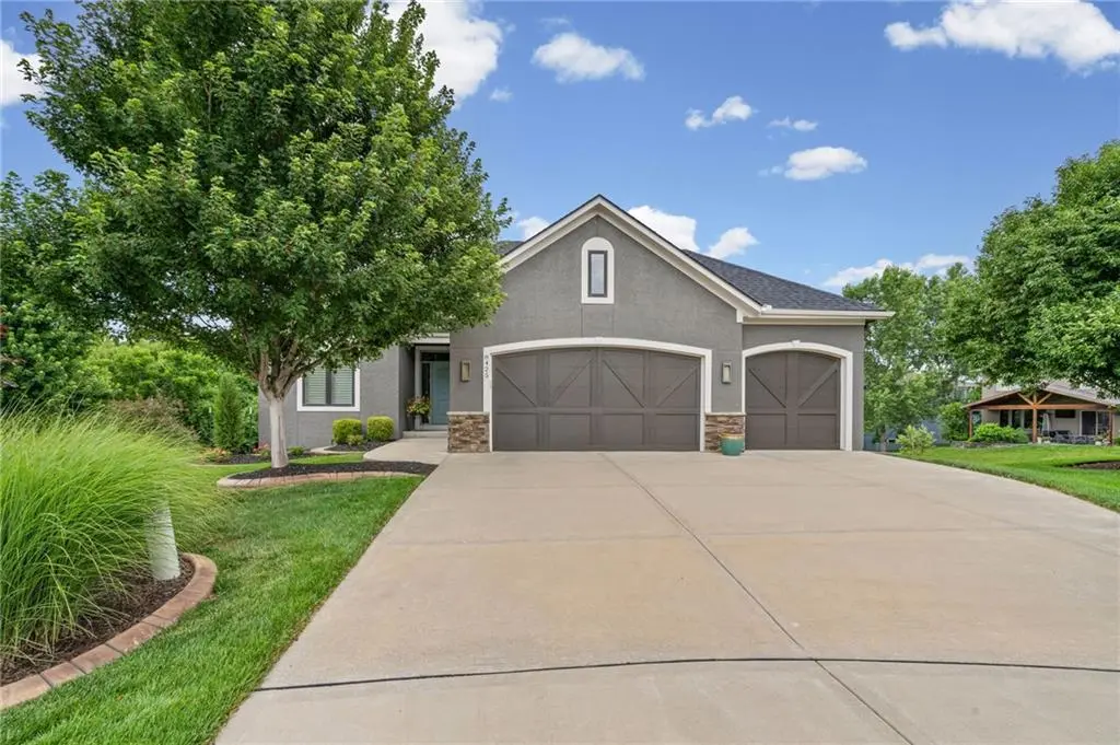 8425 Brunswick ST, Lenexa, KS 66227