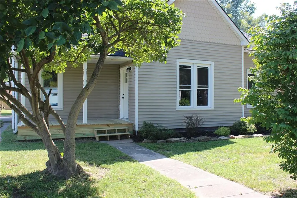 409 Shivel AVE, Gower, MO 64454