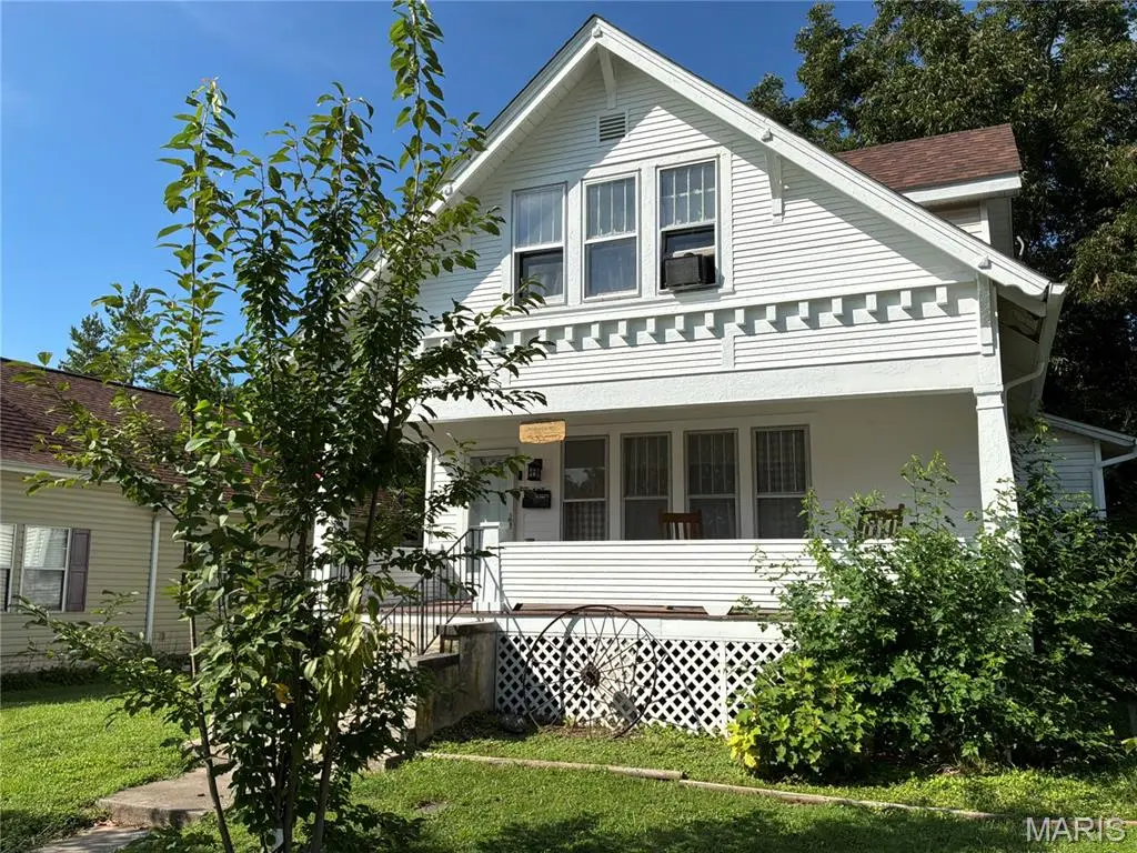 307 5th N, Elsberry, MO 63343