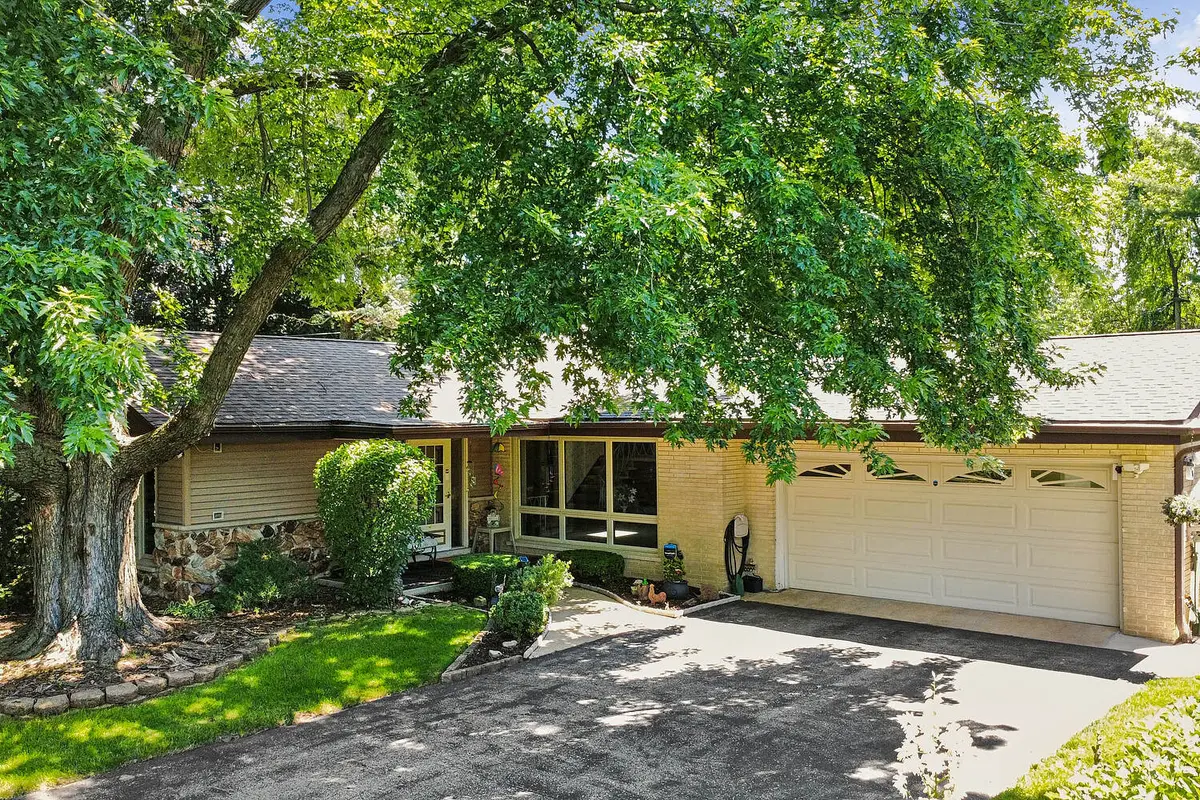 20W135 98th ST, Lemont, IL 60439