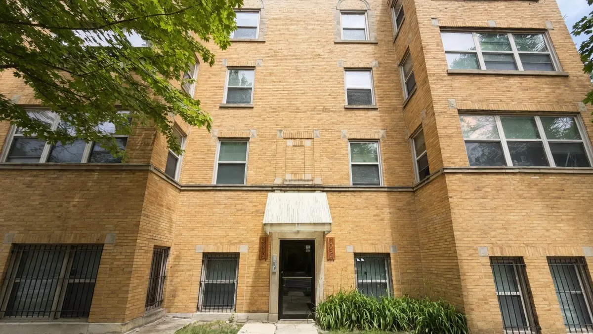 2048 W Touhy AVE #1, Chicago, IL 60645