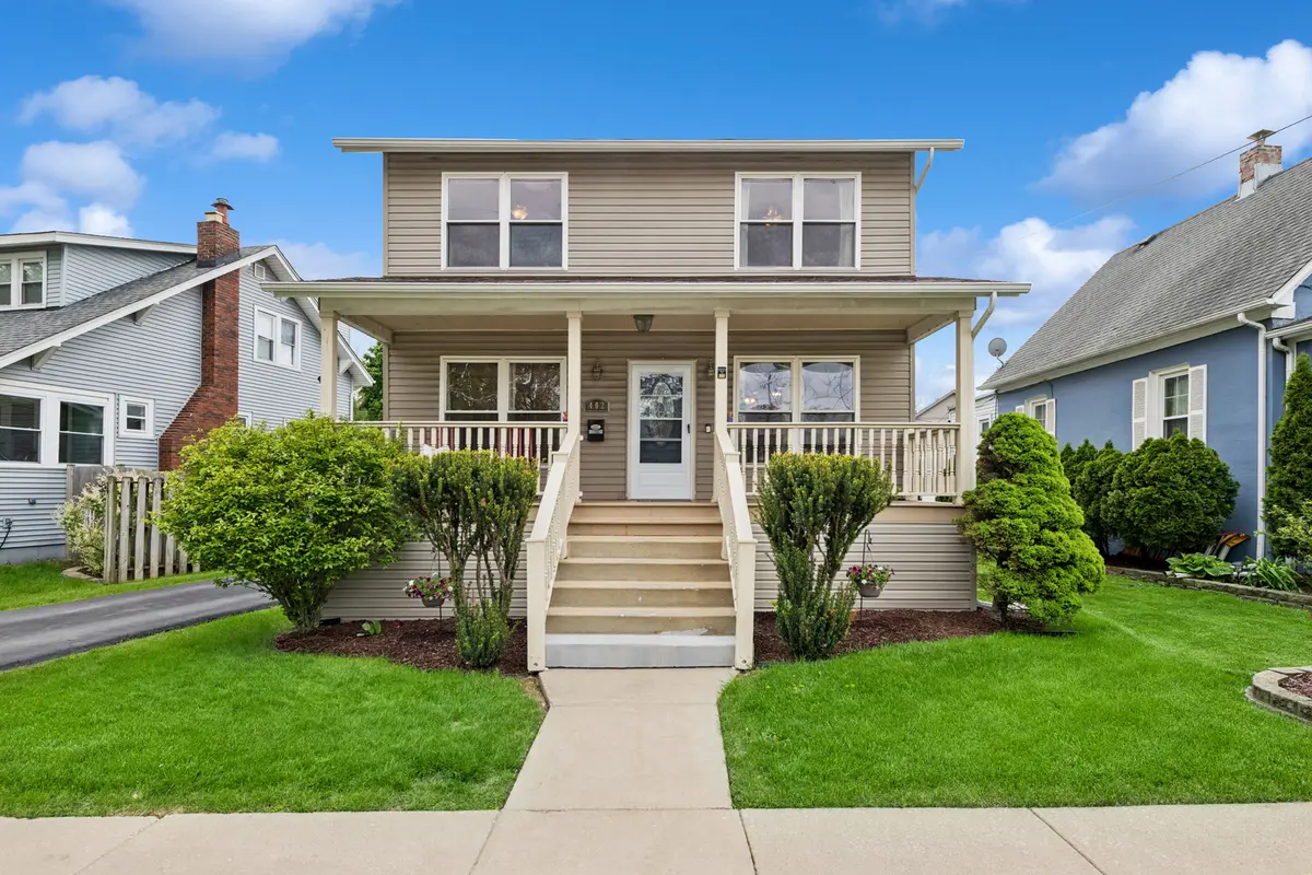 402 Crescent ST, Wheaton, IL 60187