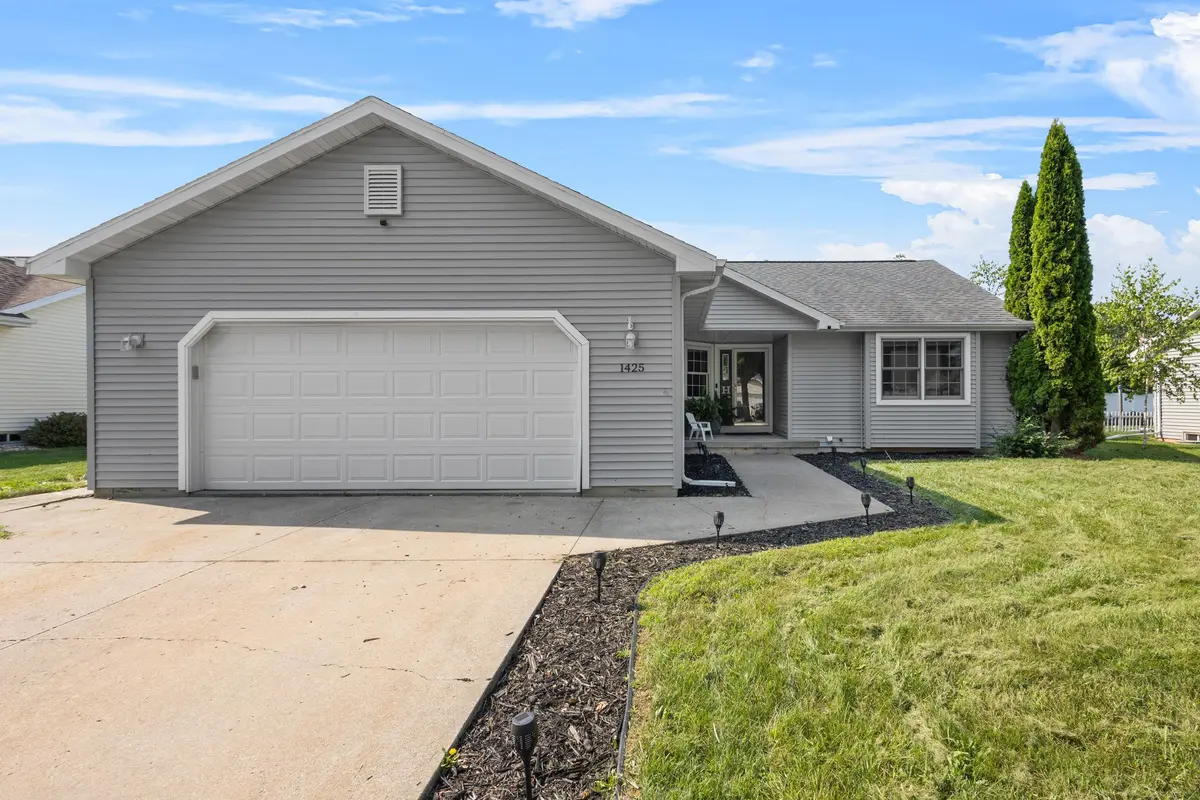 1425 W WEILAND LN, Appleton, WI 54914