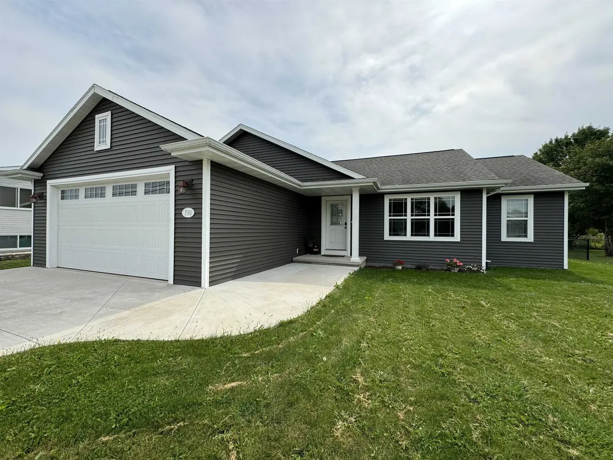 730 E SCOTT ST, Omro, WI 54963
