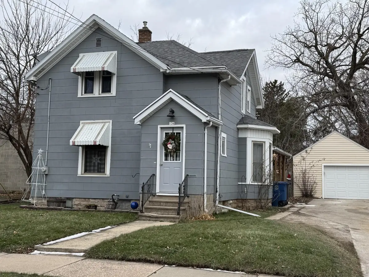 136 W 12TH AVE, Oshkosh, WI 54902