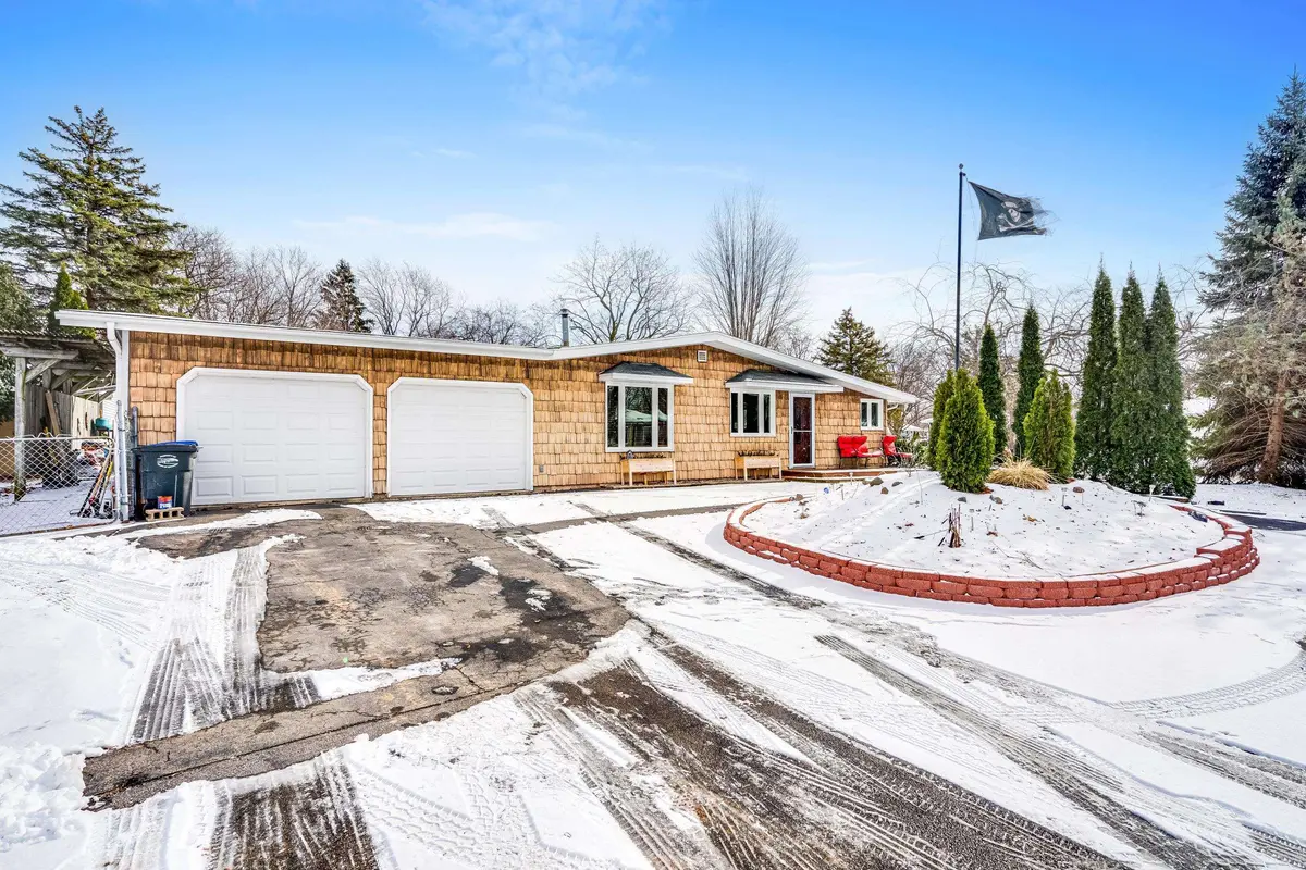1445 SUNSET LN, Menasha, WI 54952-1341