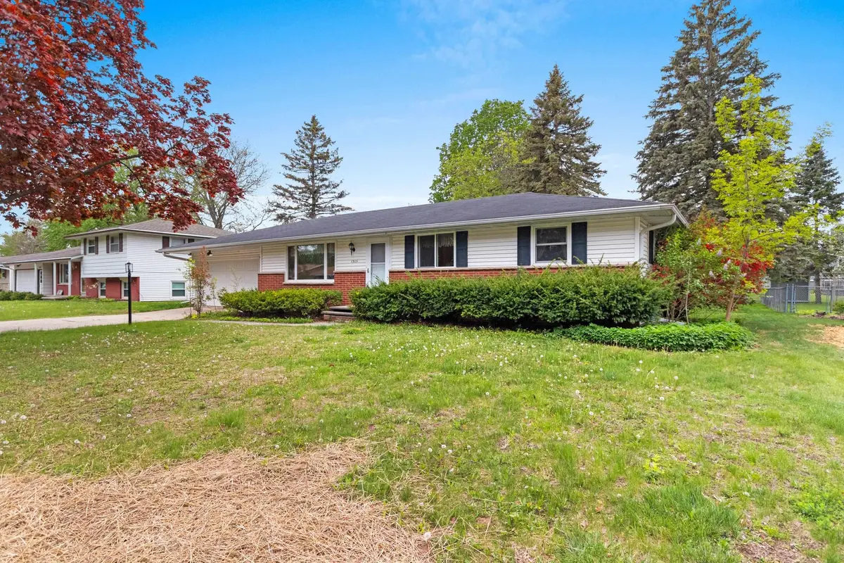 1315 APRIL LN, Green Bay, WI 54304-4003