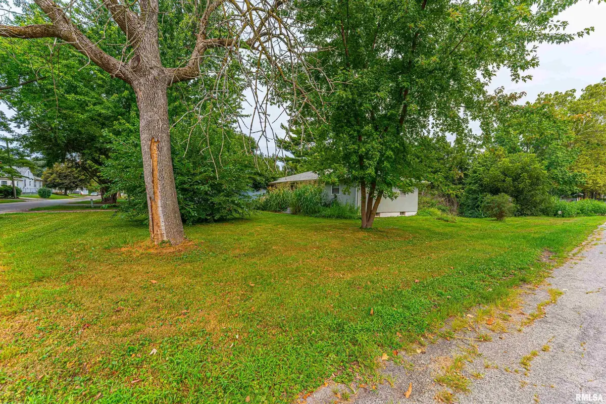 202 19TH ST, Lincoln, IL 62656