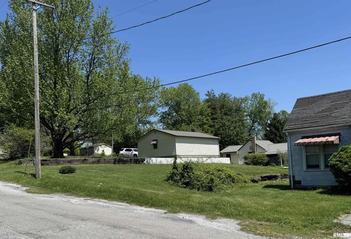 106 108 N CENTENNIAL ST, Cobden, IL 62920-0000