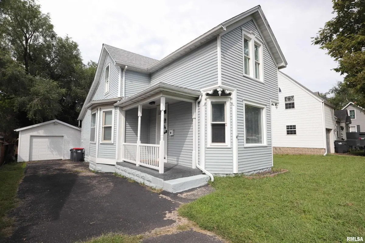 915 HAMILTON ST, Pekin, IL 61554