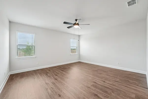 517 W Luna Blue LN, Jarrell, TX 76537