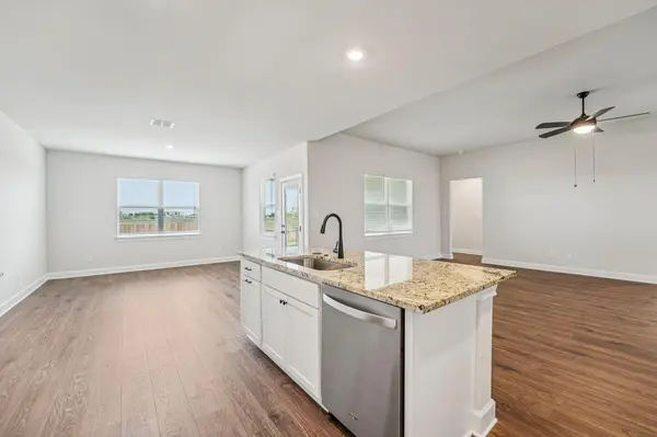 517 W Luna Blue LN, Jarrell, TX 76537