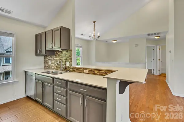 85 Rotunda CIR, Asheville, NC 28806