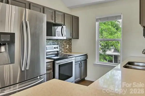 85 Rotunda CIR, Asheville, NC 28806