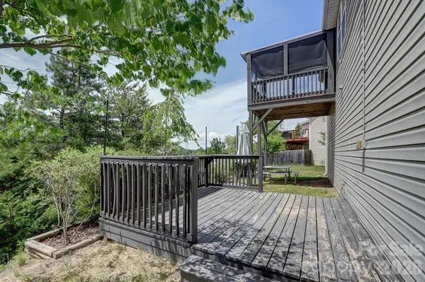 85 Rotunda CIR, Asheville, NC 28806