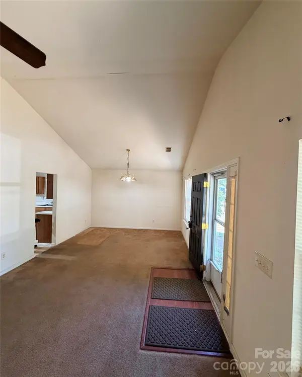 3834 Brookchase LN, Charlotte, NC 28205