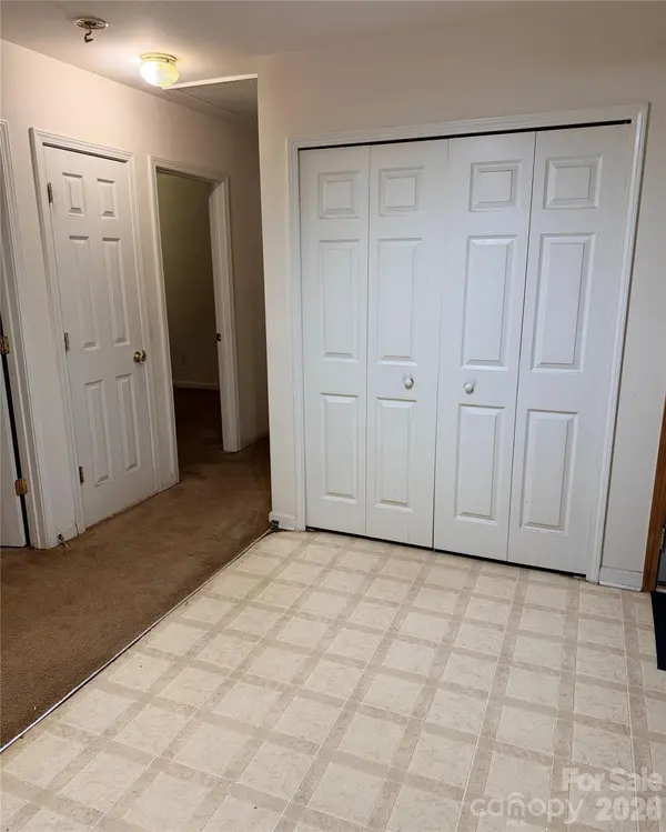 3834 Brookchase LN, Charlotte, NC 28205