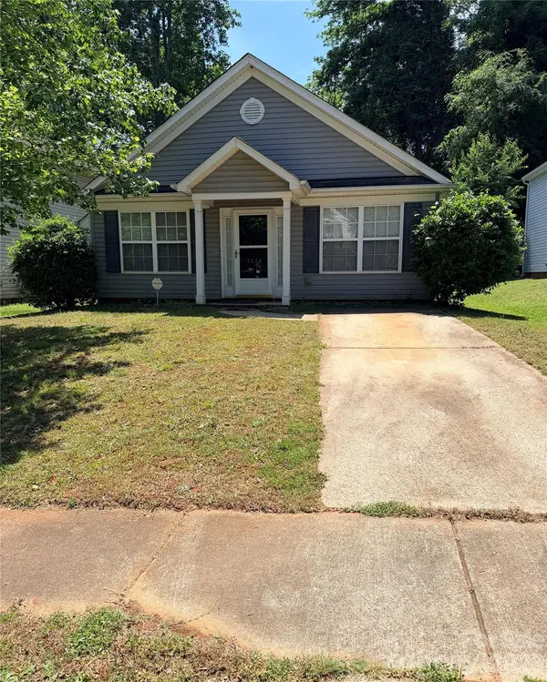 3834 Brookchase LN, Charlotte, NC 28205