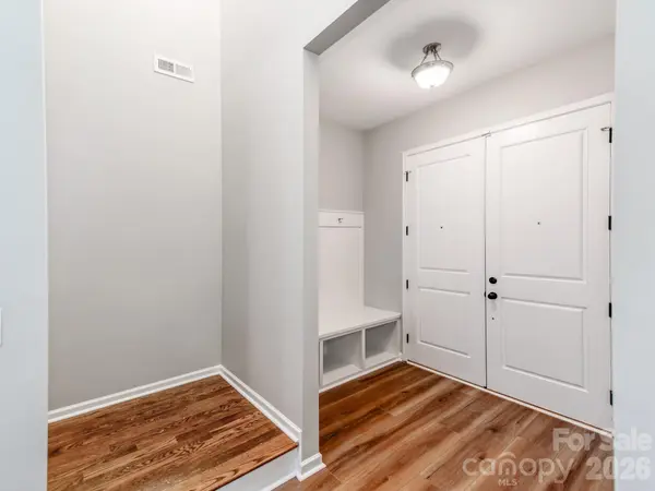 3021 Cresthill DR, Charlotte, NC 28212