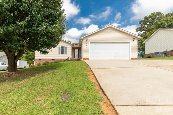 607 Helms DR, Lowell, NC 28098