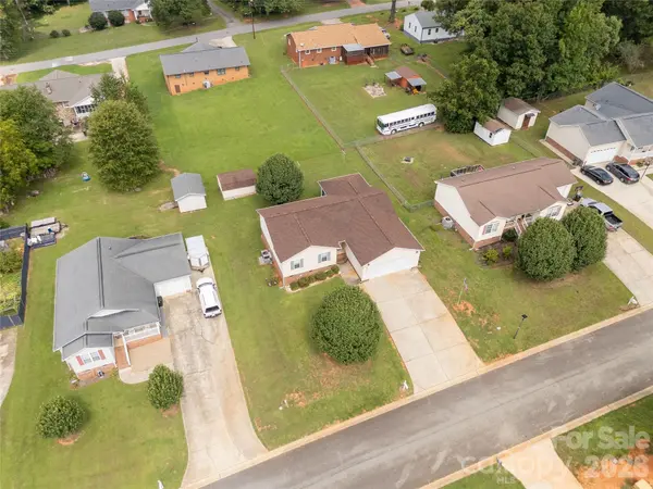 607 Helms DR, Lowell, NC 28098