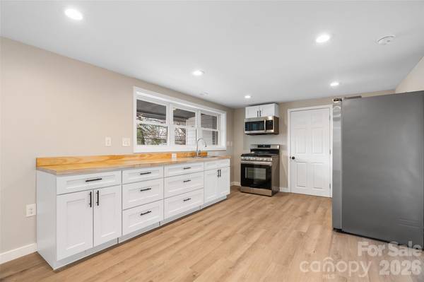 2383 Dutch Cove RD, Canton, NC 28716