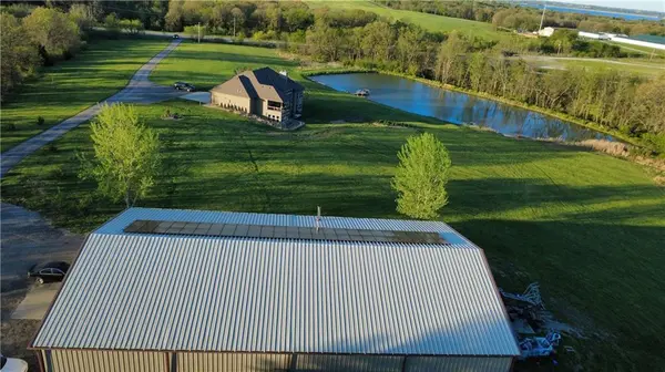 18401 SSR-W HWY, Smithville, MO 64089