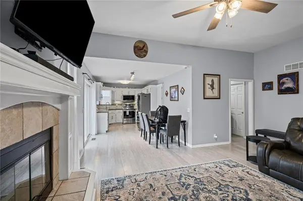 1404 NE 196th ST, Smithville, MO 64089