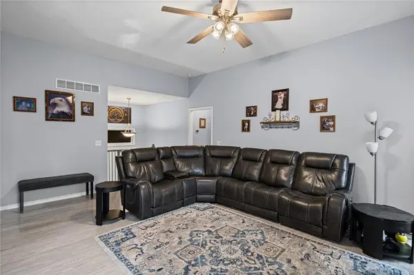 1404 NE 196th ST, Smithville, MO 64089