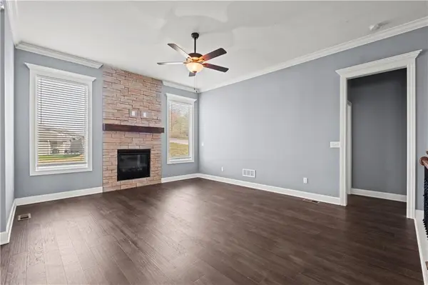 15300 Jessica ST, Parkville, MO 64152
