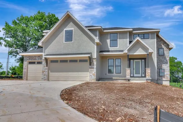 2609 NE Amanda LN, Blue Springs, MO 64029